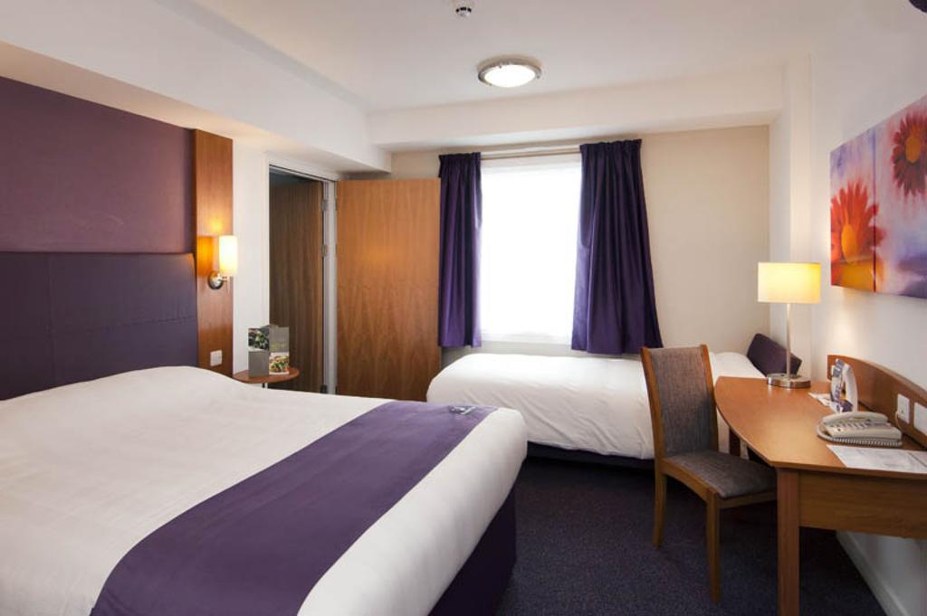 Premier Inn Glasgow Airport بيزلي الغرفة الصورة